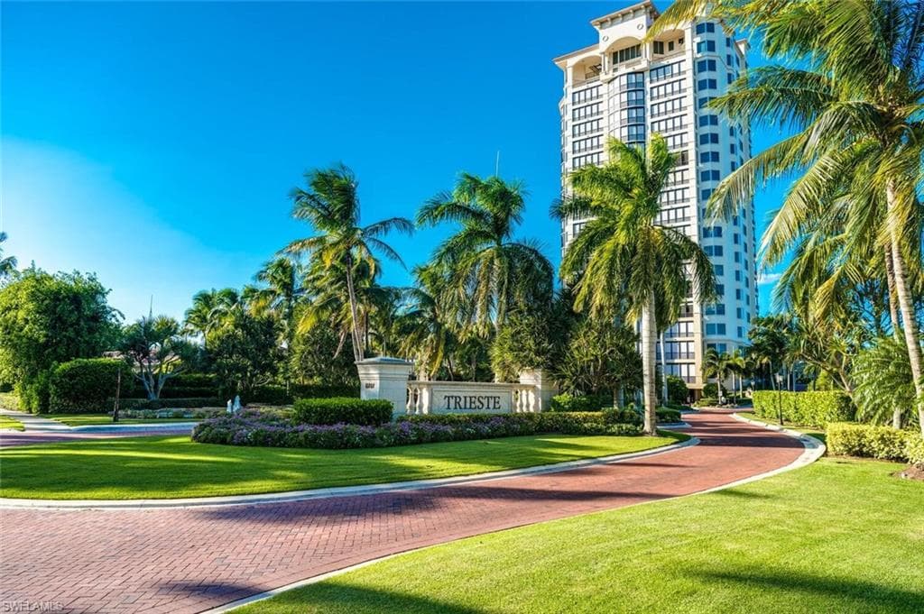 8787 Bay Colony DR 302 NAPLES, FL 34108