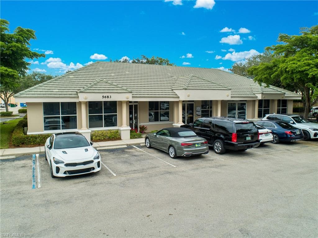 5683 Strand CT 7 NAPLES, FL 34110