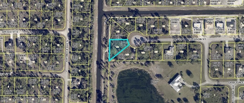 900 Gleason ST LEHIGH ACRES, FL 33974
