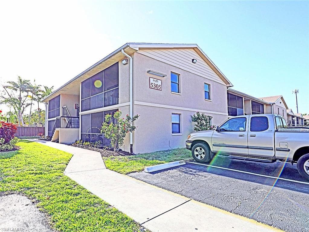 5305 Summerlin RD 512 FORT MYERS, FL 33919
