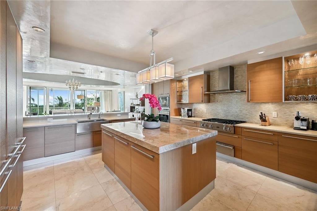 13675 Vanderbilt DR I-508 NAPLES, FL 34110