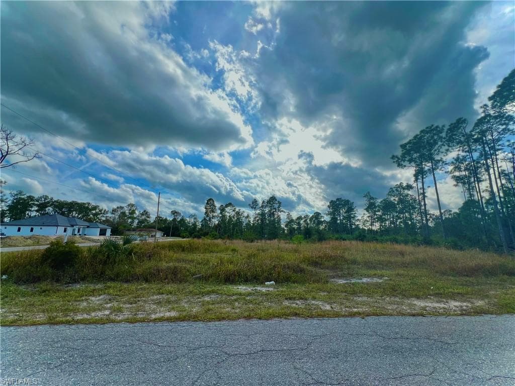 906 E 11th ST LEHIGH ACRES, FL 33972