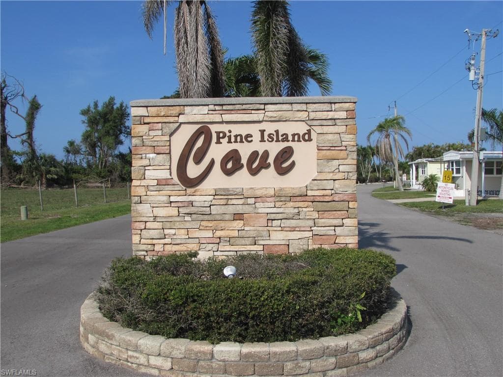 7187 Drum DR ST. JAMES CITY, FL 33956