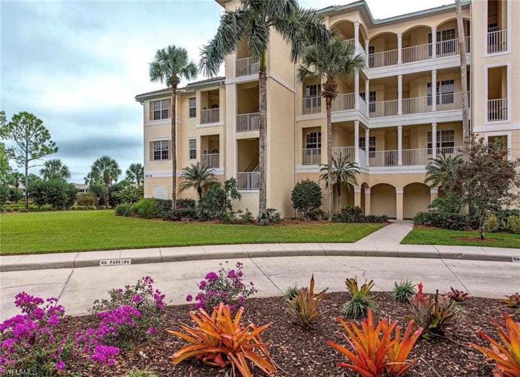4834 Hampshire CT 202 NAPLES, FL 34112