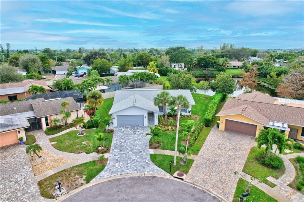 1084 Lake Shore CT NAPLES, FL 34103