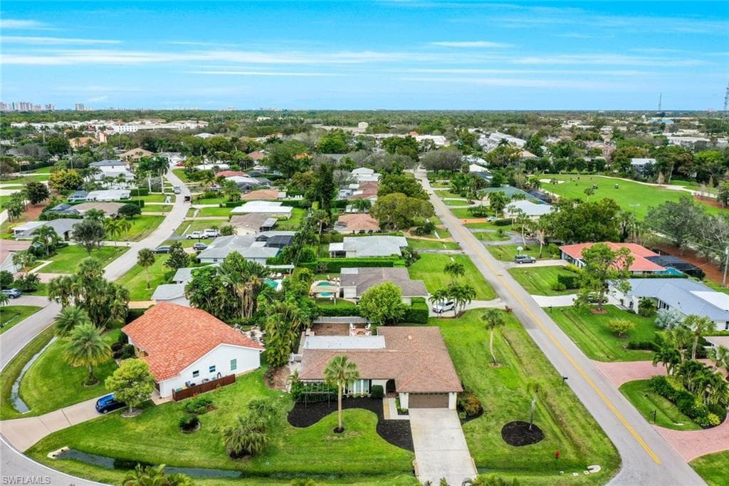 289 Burning Tree DR NAPLES, FL 34105