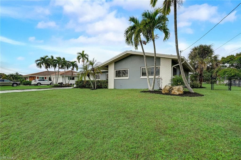 5240 SW 3rd AVE CAPE CORAL, FL 33914