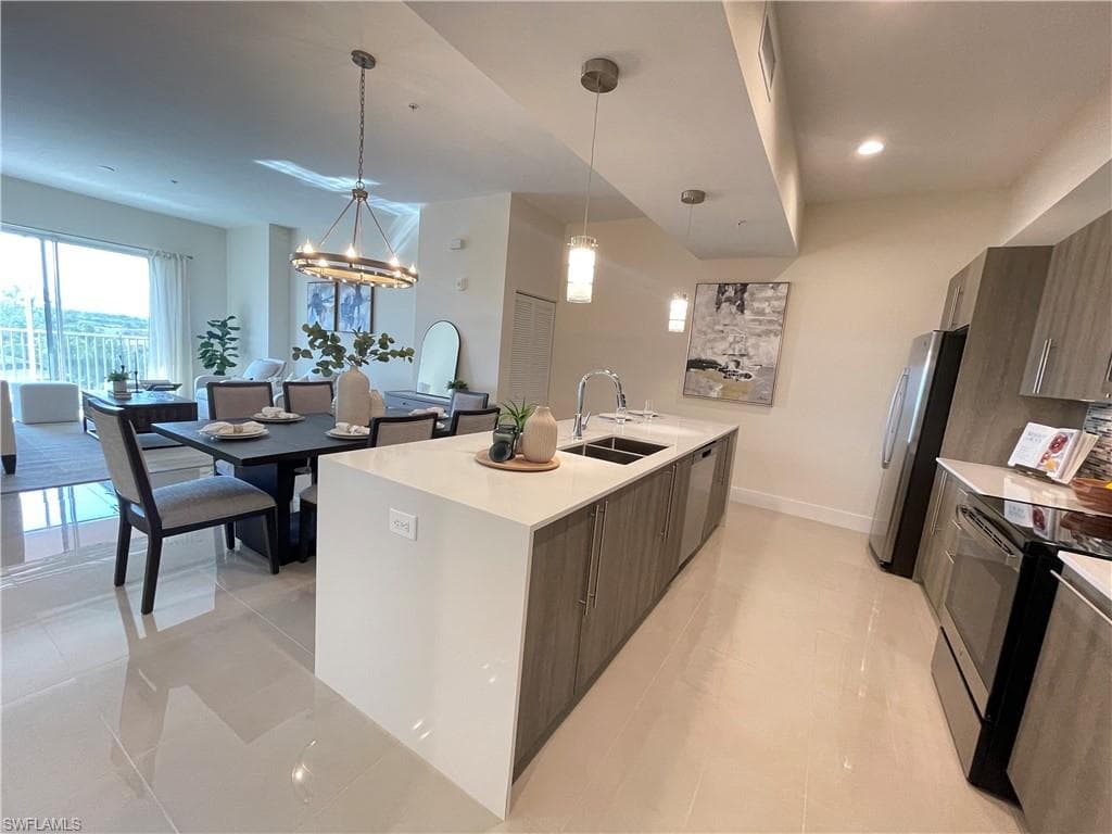 15901 ROYAL POINTE LN 409 FORT MYERS, FL 33908