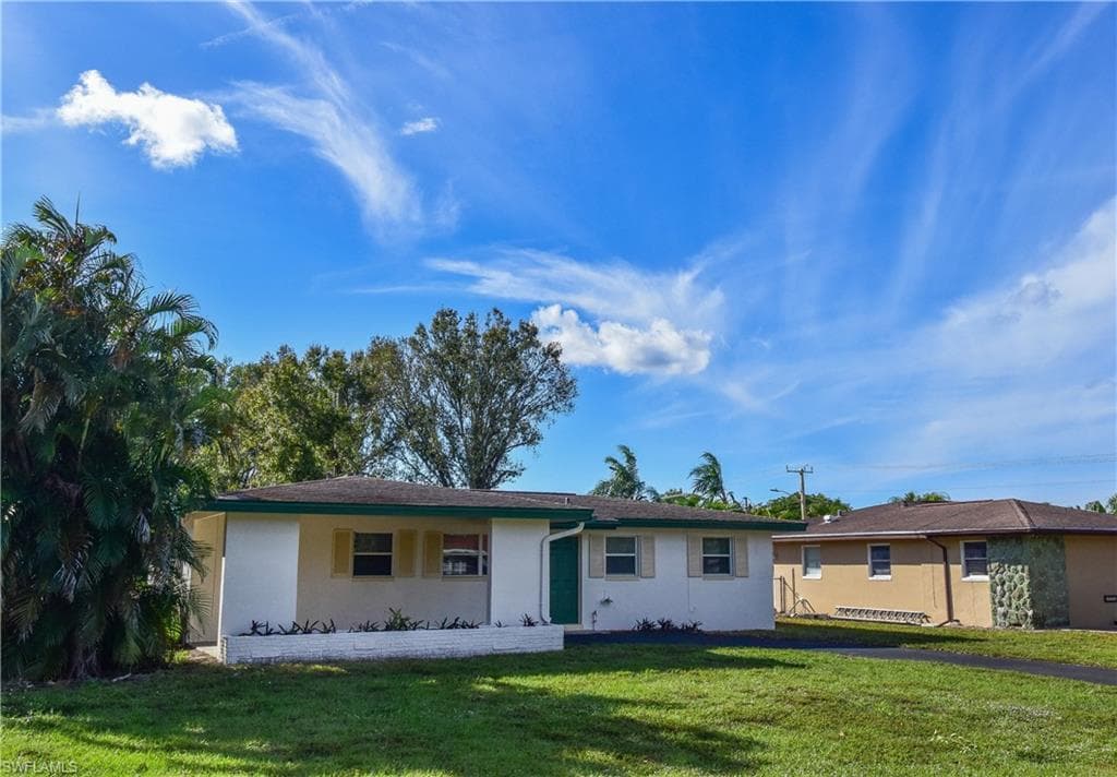 1744 Bonnie CT FORT MYERS, FL 33901