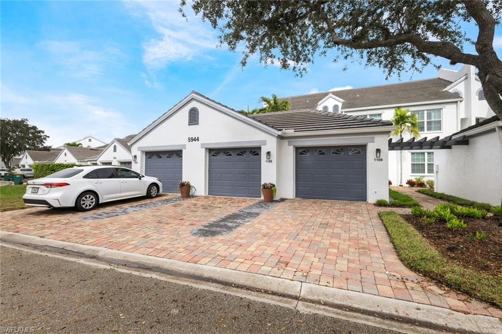 5944 Sand Wedge LN 1105 NAPLES, FL 34110