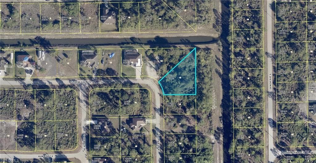 565 Aspen AVE S LEHIGH ACRES, FL 33974