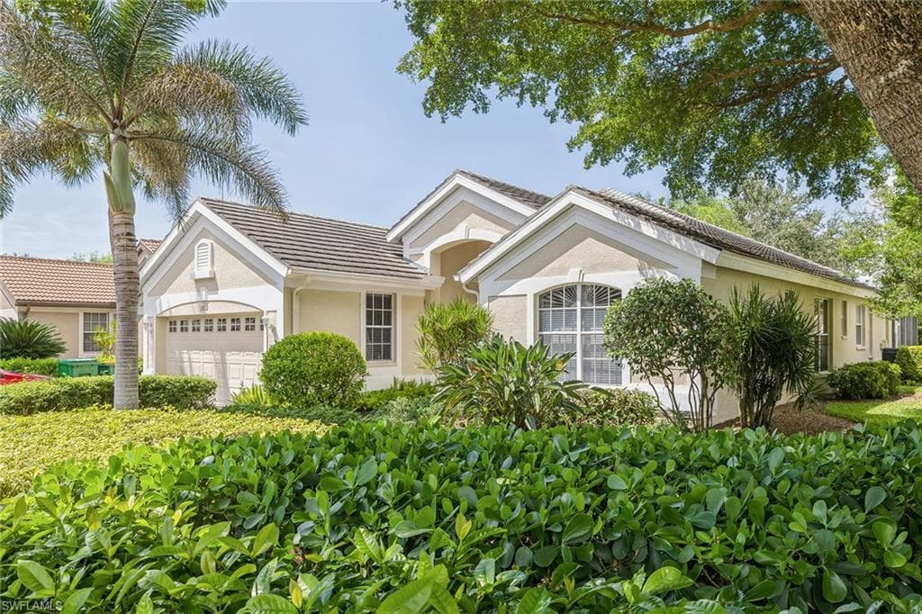 1812 Winding Oaks WAY NAPLES, FL 34109