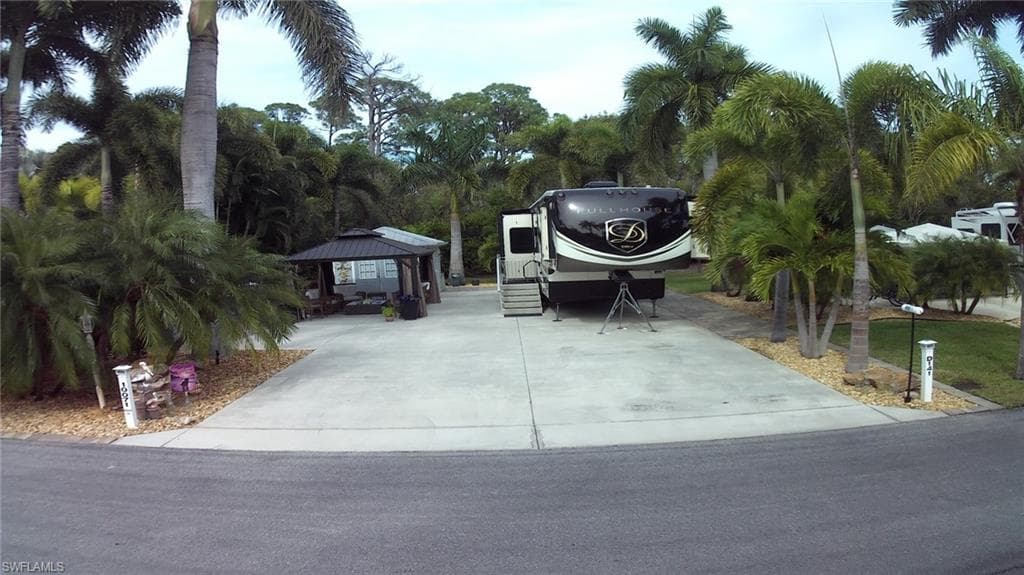 10071 Ramblewood CT FORT MYERS, FL 33905