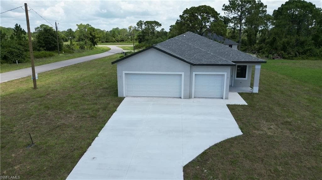 9020 CASTLE CIR E LABELLE, FL 33935