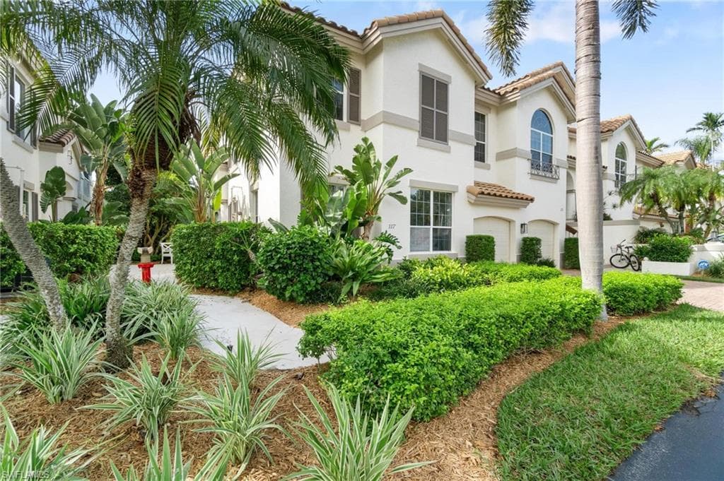 117 Colonade CIR 201 NAPLES, FL 34103