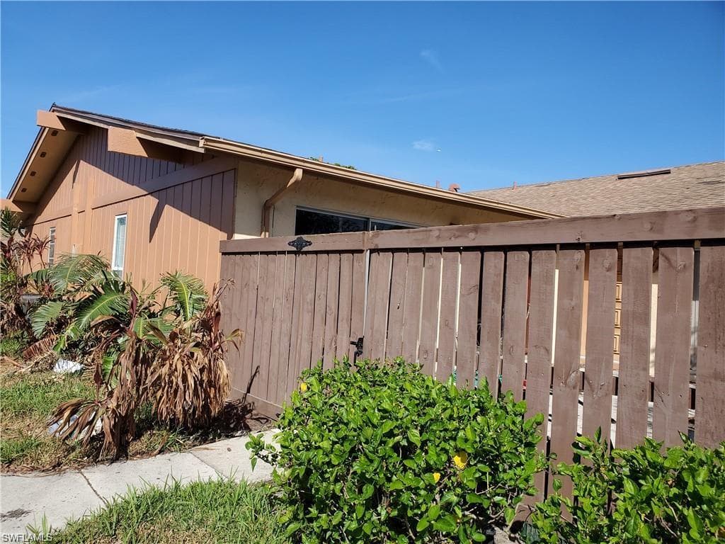 6382 Royal Woods DR FORT MYERS, FL 33908