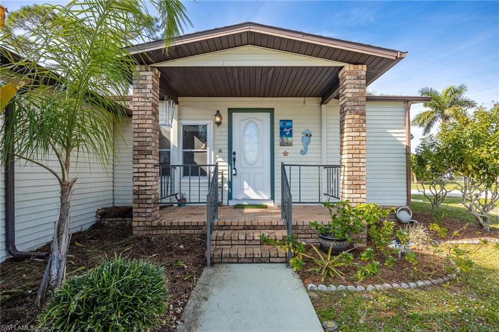 10091 Broken Woods CT NORTH FORT MYERS, FL 33903