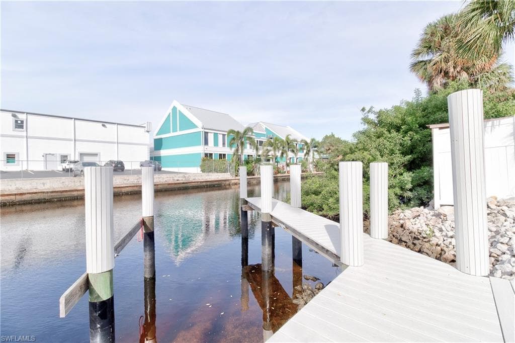 567 13th ST N NAPLES, FL 34102