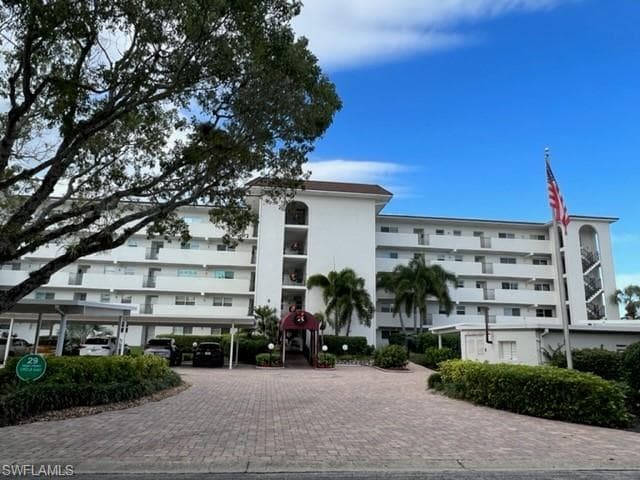 29 High Point CIR E 308 NAPLES, FL 34103