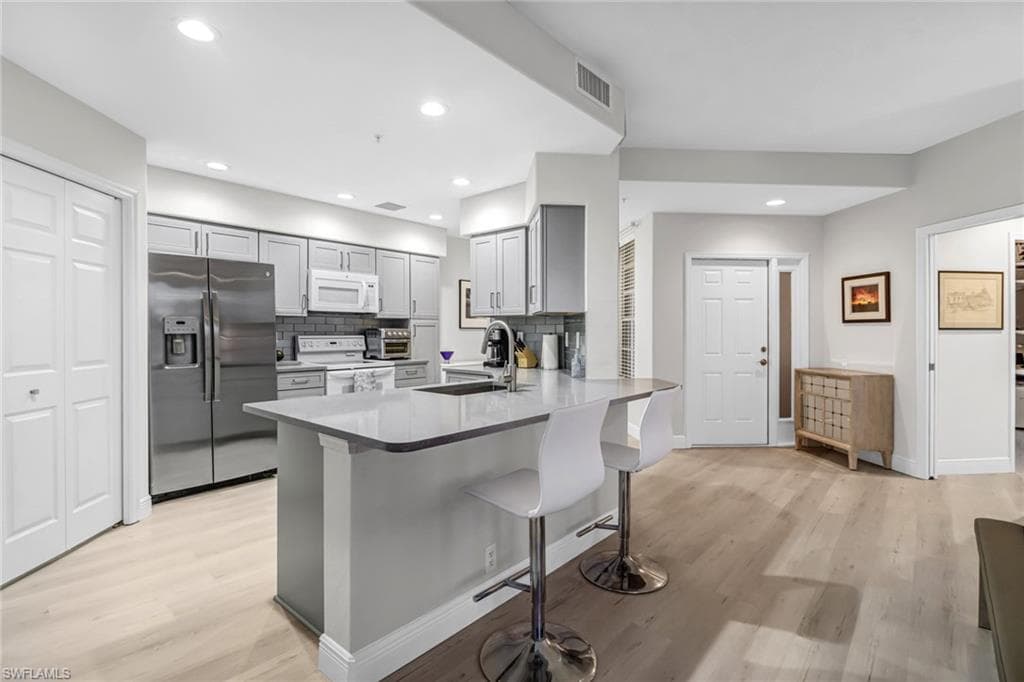 9160 Southmont CV 201 FORT MYERS, FL 33908