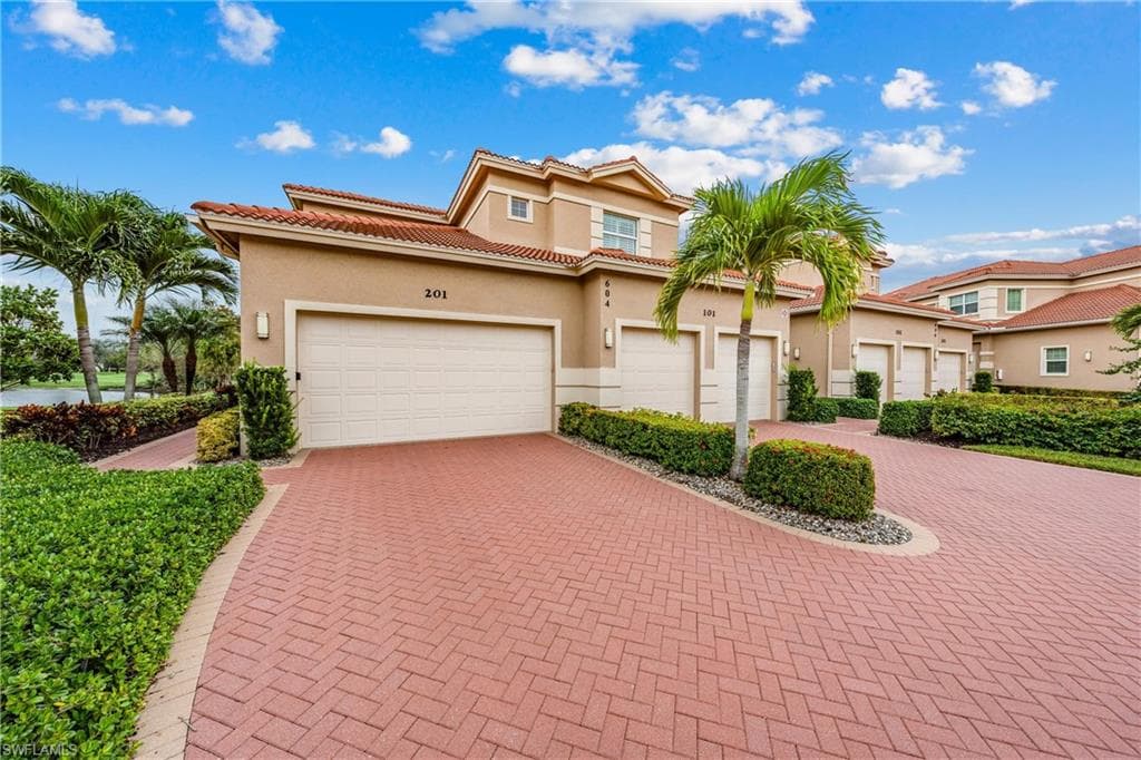 604 El Camino Real 9-201 NAPLES, FL 34119