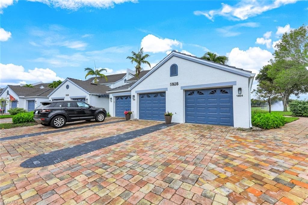 5928 Sand Wedge LN 1804 NAPLES, FL 34110