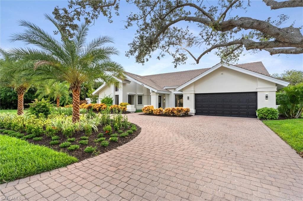 806 KNOLL WOOD CT NAPLES, FL 34108