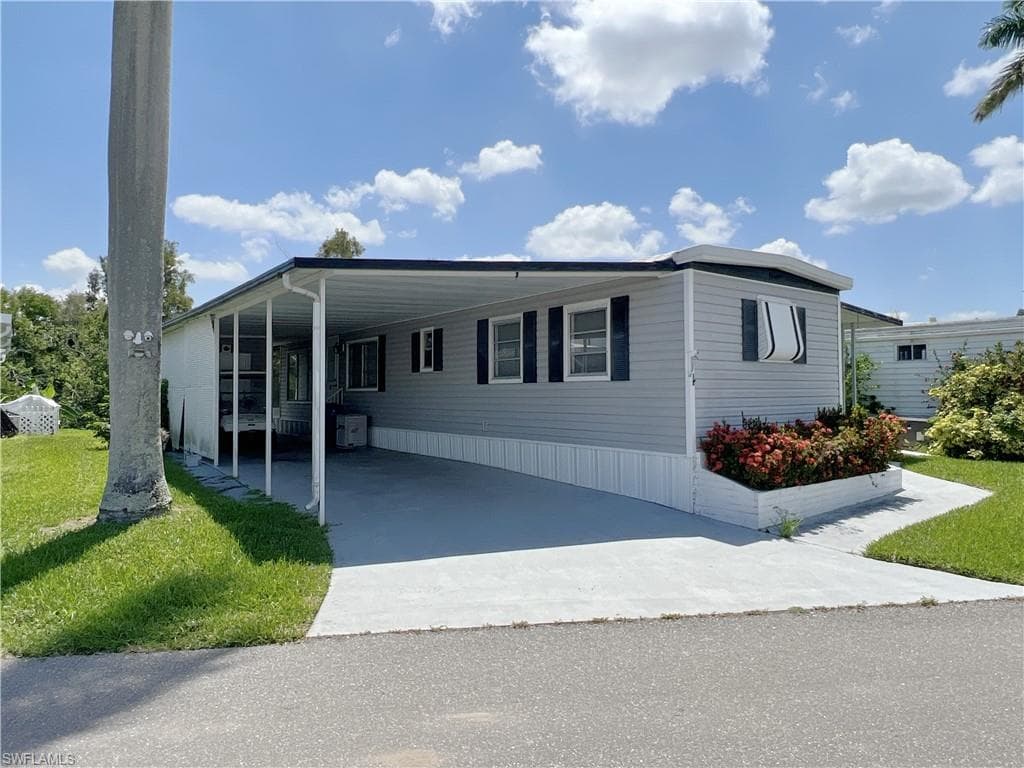 94 Sun CIR FORT MYERS, FL 33905