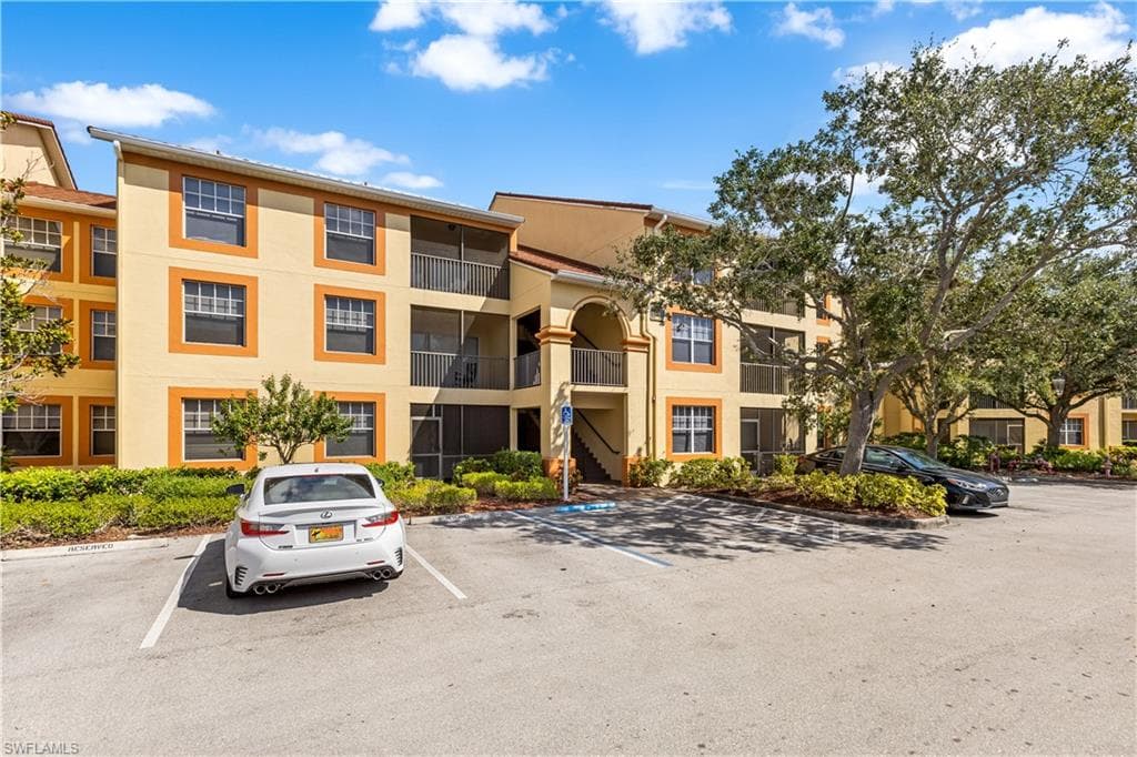 7925 Preserve CIR 311 NAPLES, FL 34119