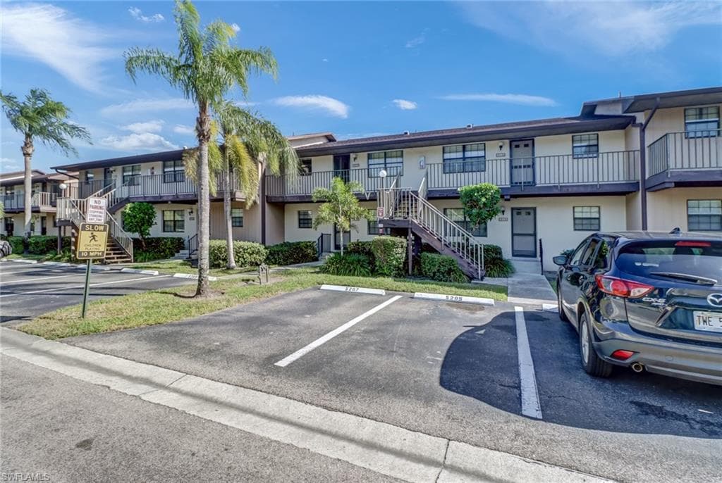 5295 Treetops DR V-203 NAPLES, FL 34113