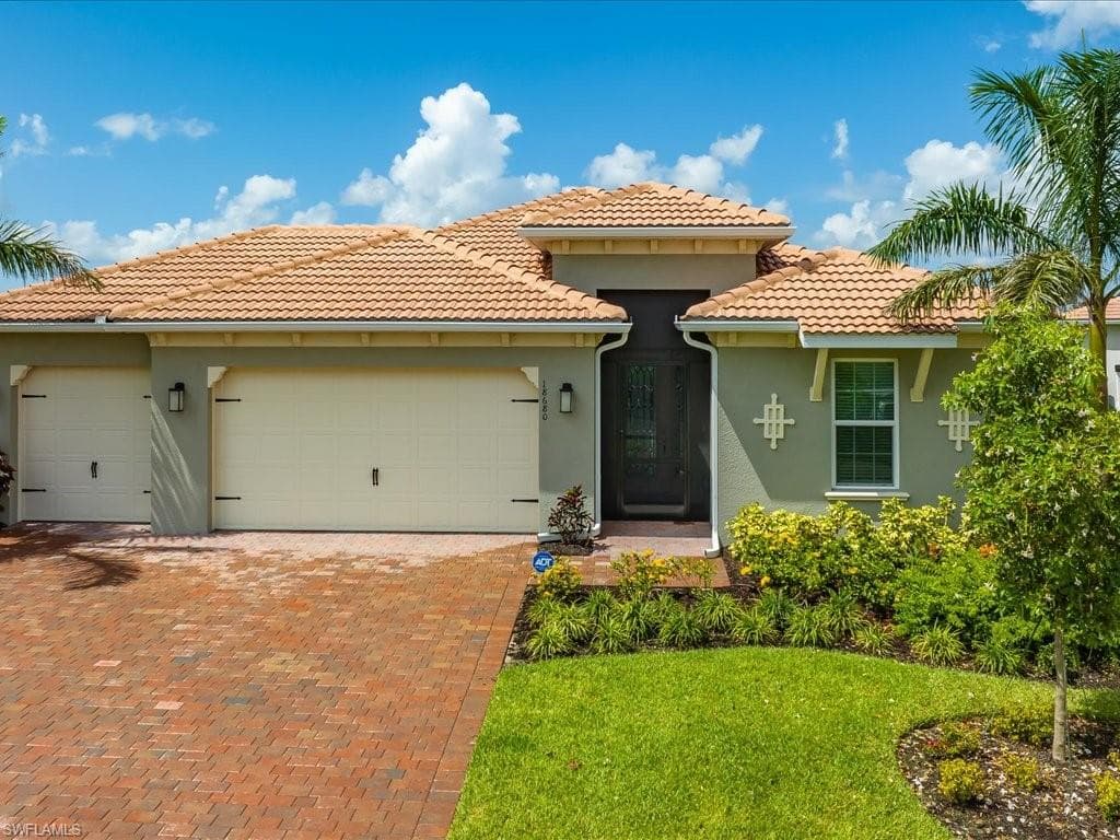 18680 Ensenada DR NAPLES, FL 34114