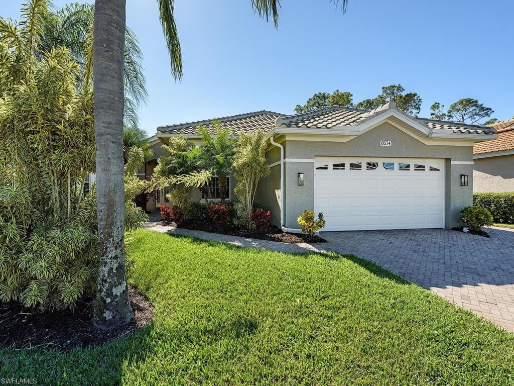 8574 Gleneagle WAY NAPLES, FL 34120