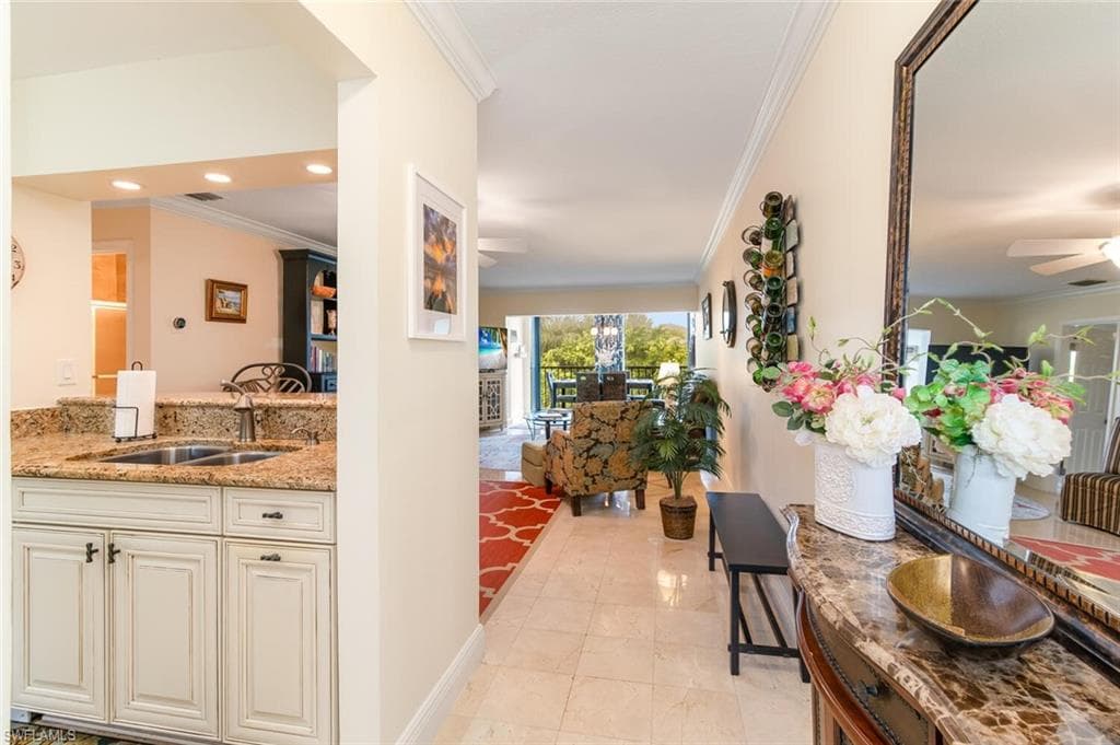 835 Elkcam CIR 204 MARCO ISLAND, FL 34145