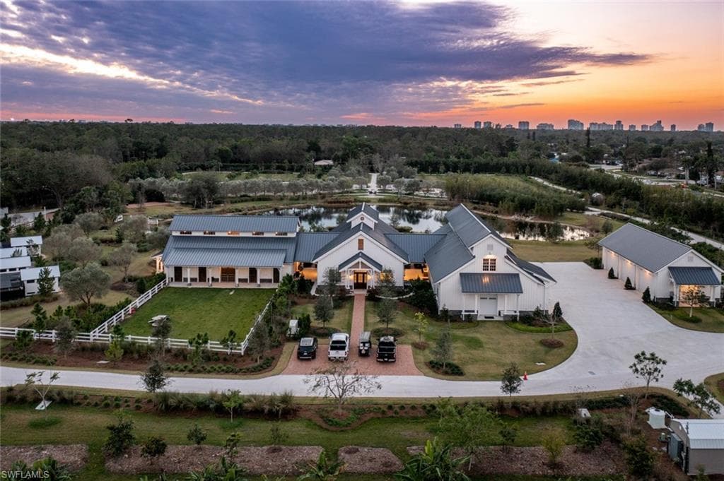 2725 Coach House LN NAPLES, FL 34105