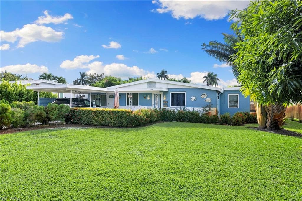 1174 Broad AVE N NAPLES, FL 34102