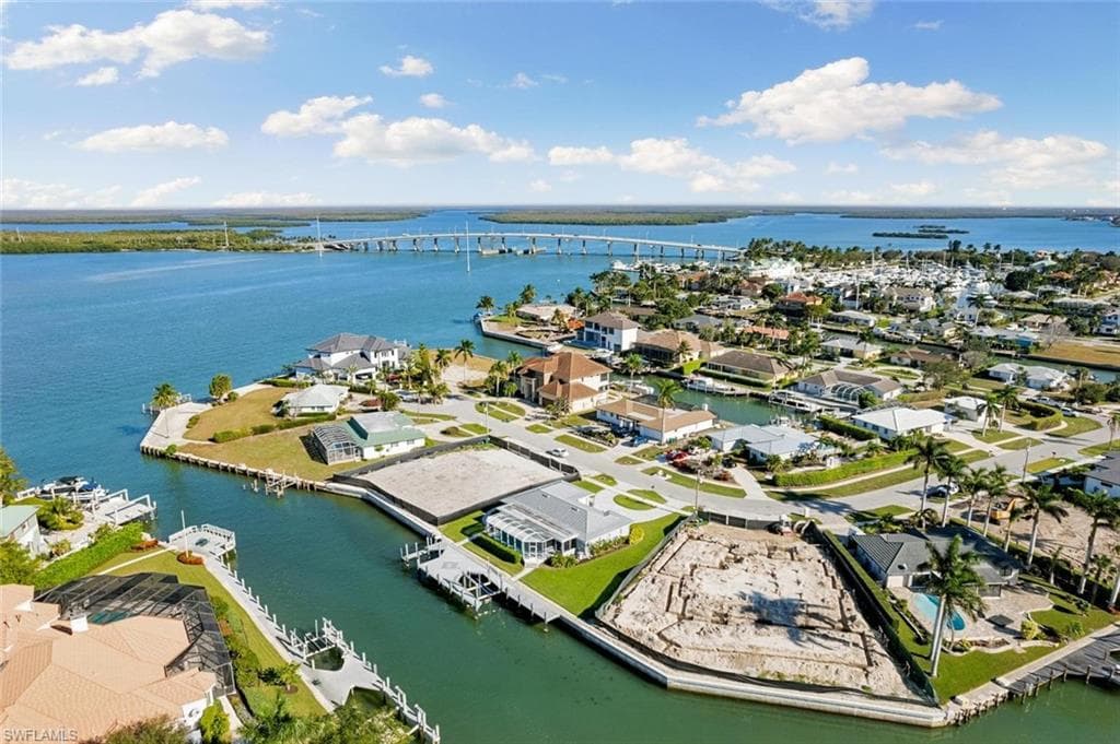 950 Iris CT MARCO ISLAND, FL 34145