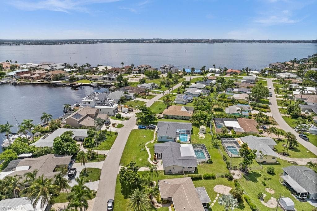 4910 Nassau CT CAPE CORAL, FL 33904