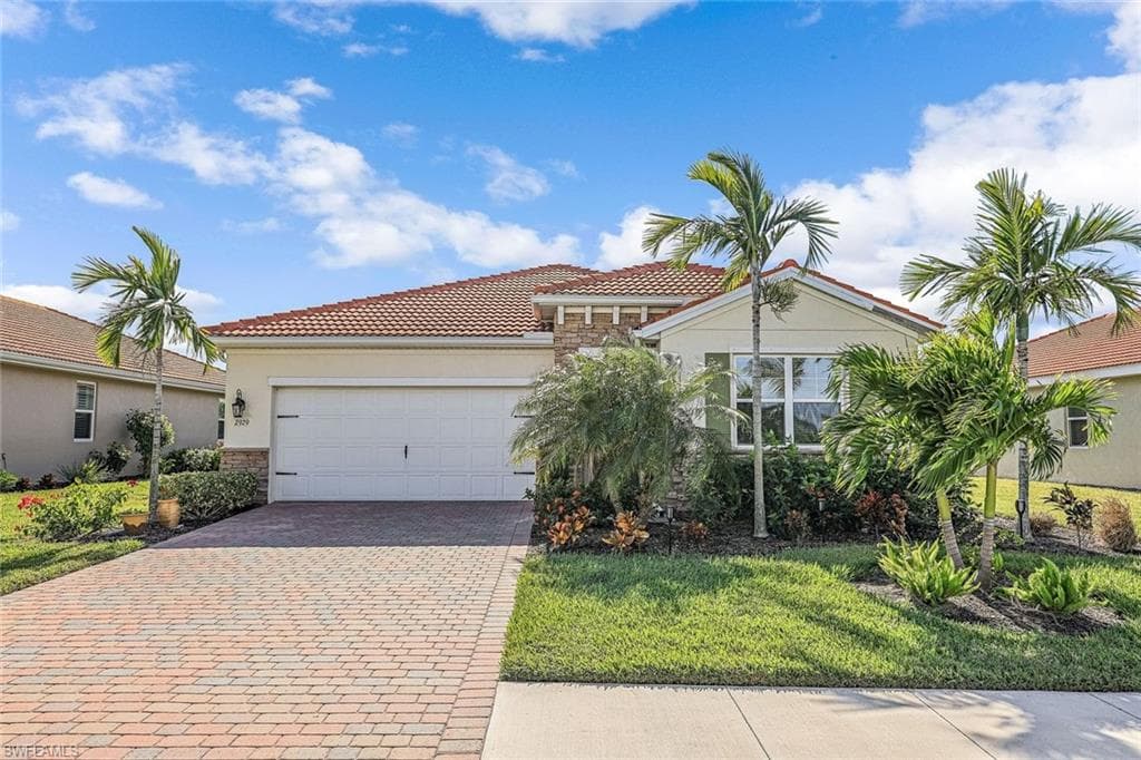 2929 Sunset Pointe CIR CAPE CORAL, FL 33914