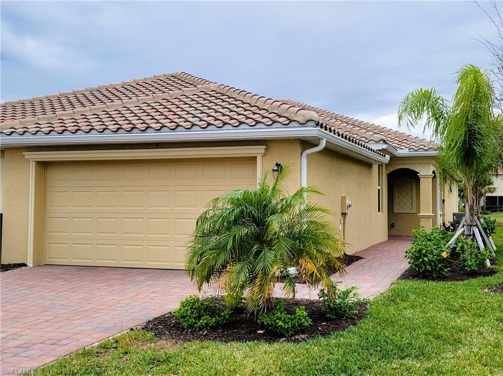 2551 Vine AVE NAPLES, FL 34120