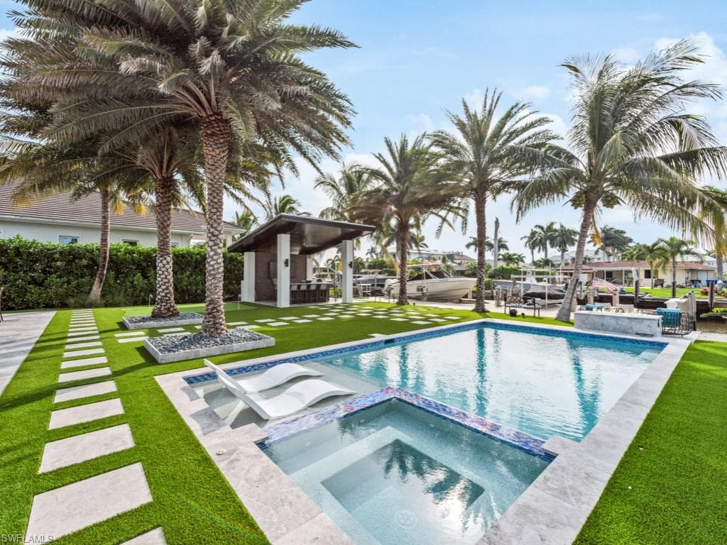 1370 Curlew AVE NAPLES, FL 34102
