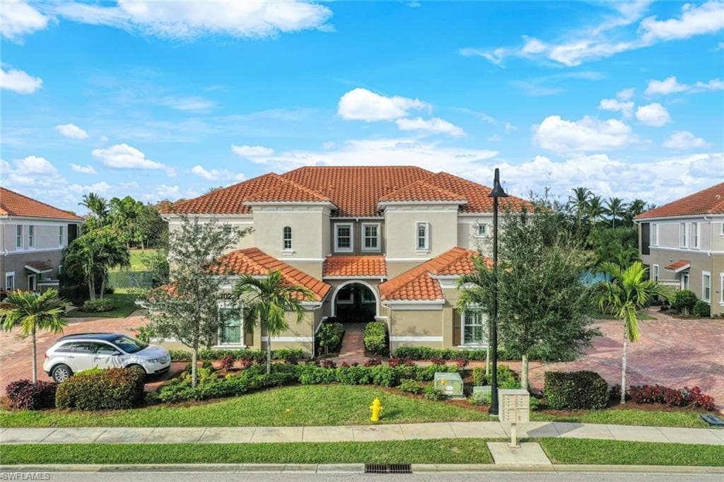 10221 Glastonbury CIR #201 FORT MYERS, FL 33913