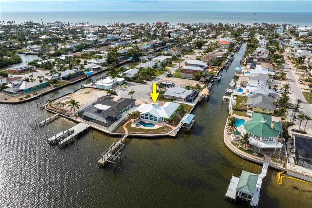 489 Madison CT FORT MYERS BEACH, FL 33931