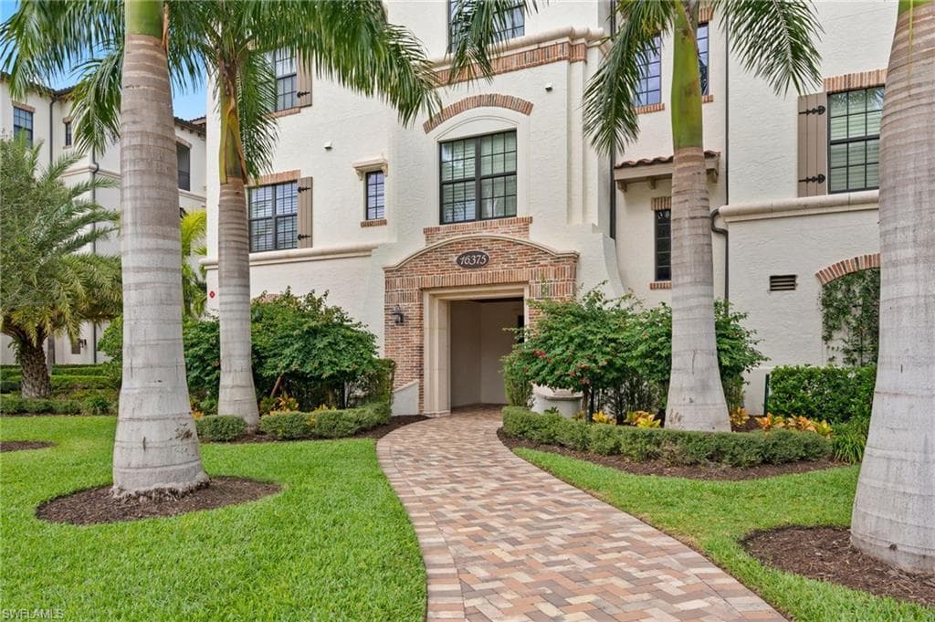 16375 Viansa WAY 201 NAPLES, FL 34110