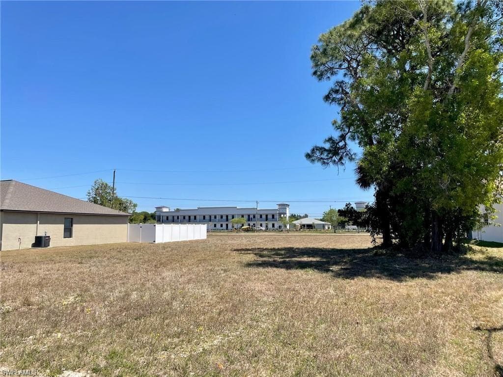 917 SW 8th PL CAPE CORAL, FL 33991