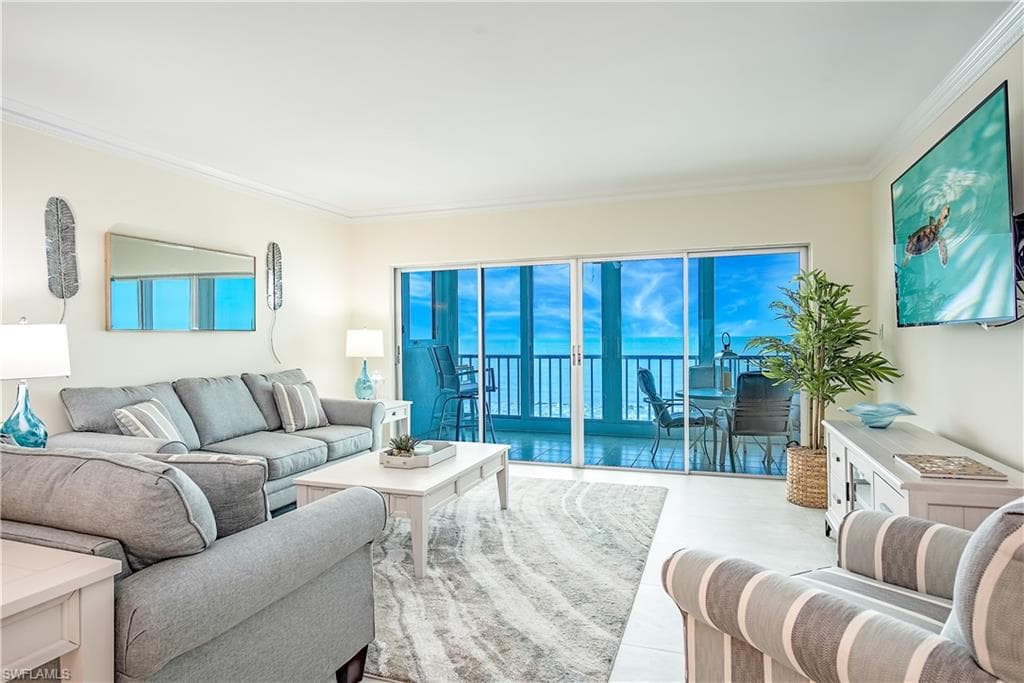 2885 Gulf Shore BLVD N 402 NAPLES, FL 34103