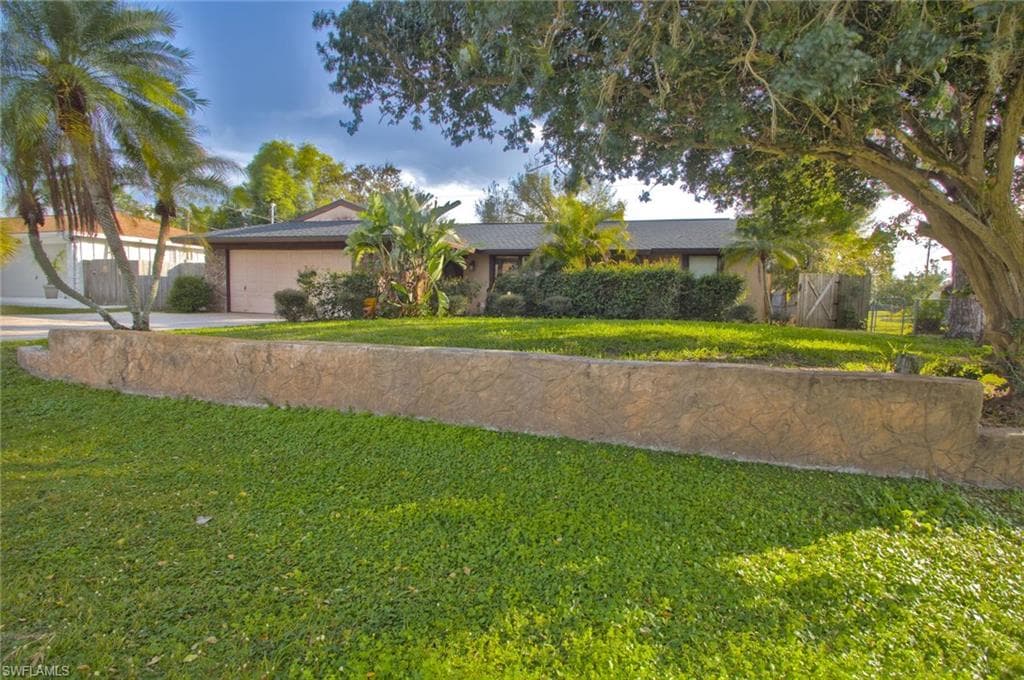 9180 Mandarin RD FORT MYERS, FL 33967