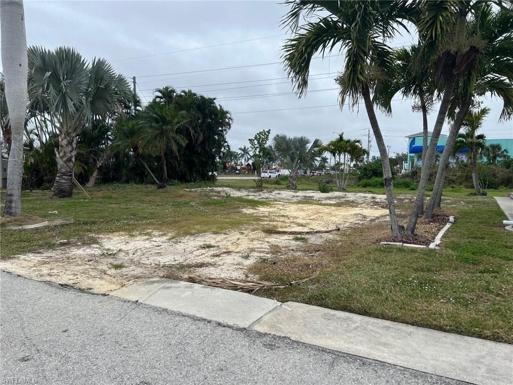 11400 Bayside BLVD FORT MYERS BEACH, FL 33931
