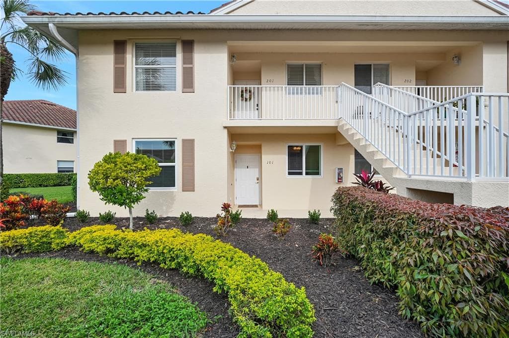 411 Valerie WAY 101 NAPLES, FL 34104