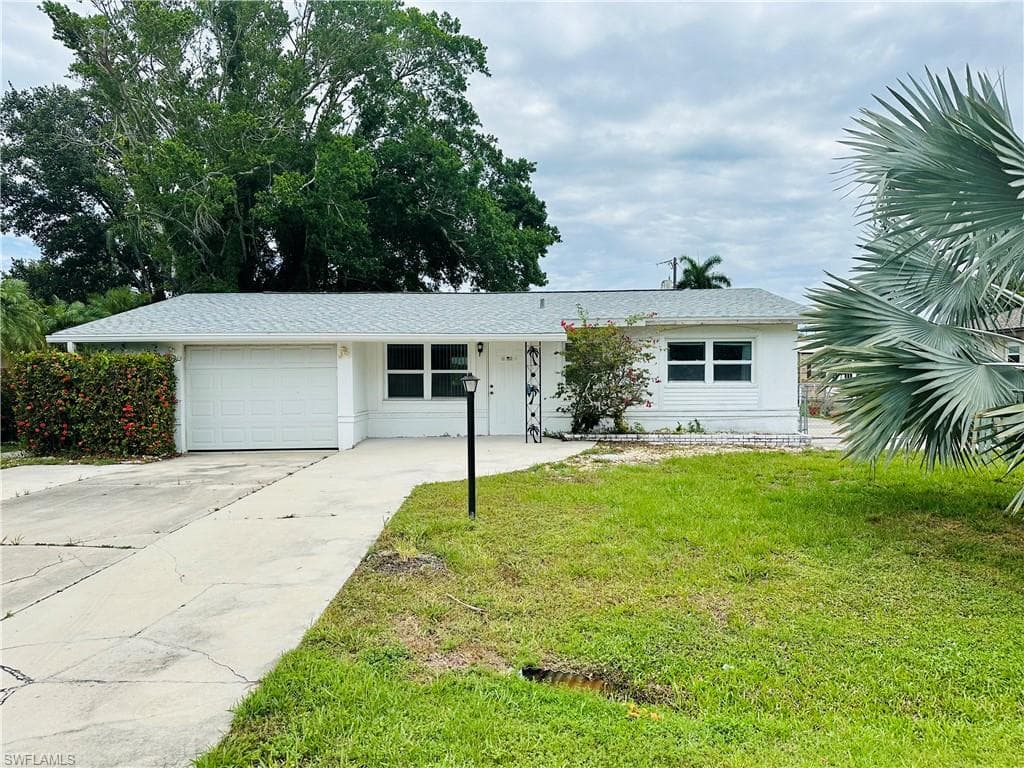 1327 Macombo RD FORT MYERS, FL 33919