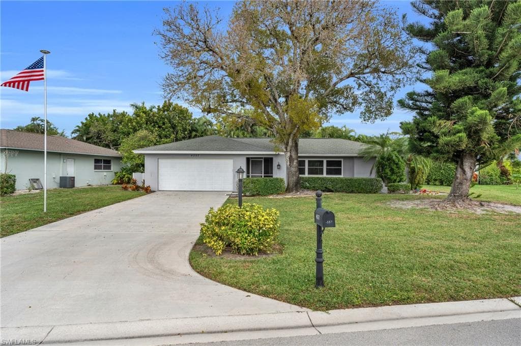 4557 Eagle Key CIR NAPLES, FL 34112